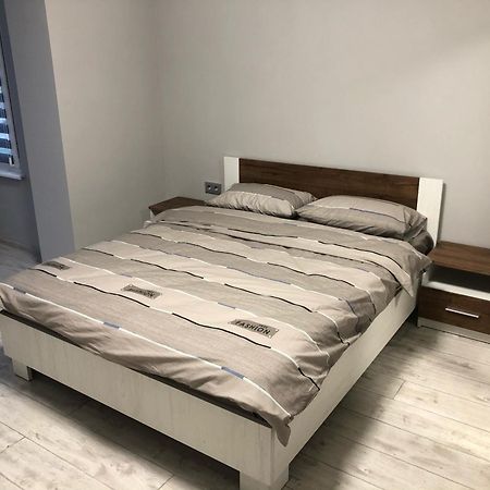 Gil Apartments, Volodimirskaja 90.246 - Majetok Bozdosh Uzjhorod Exteriör bild